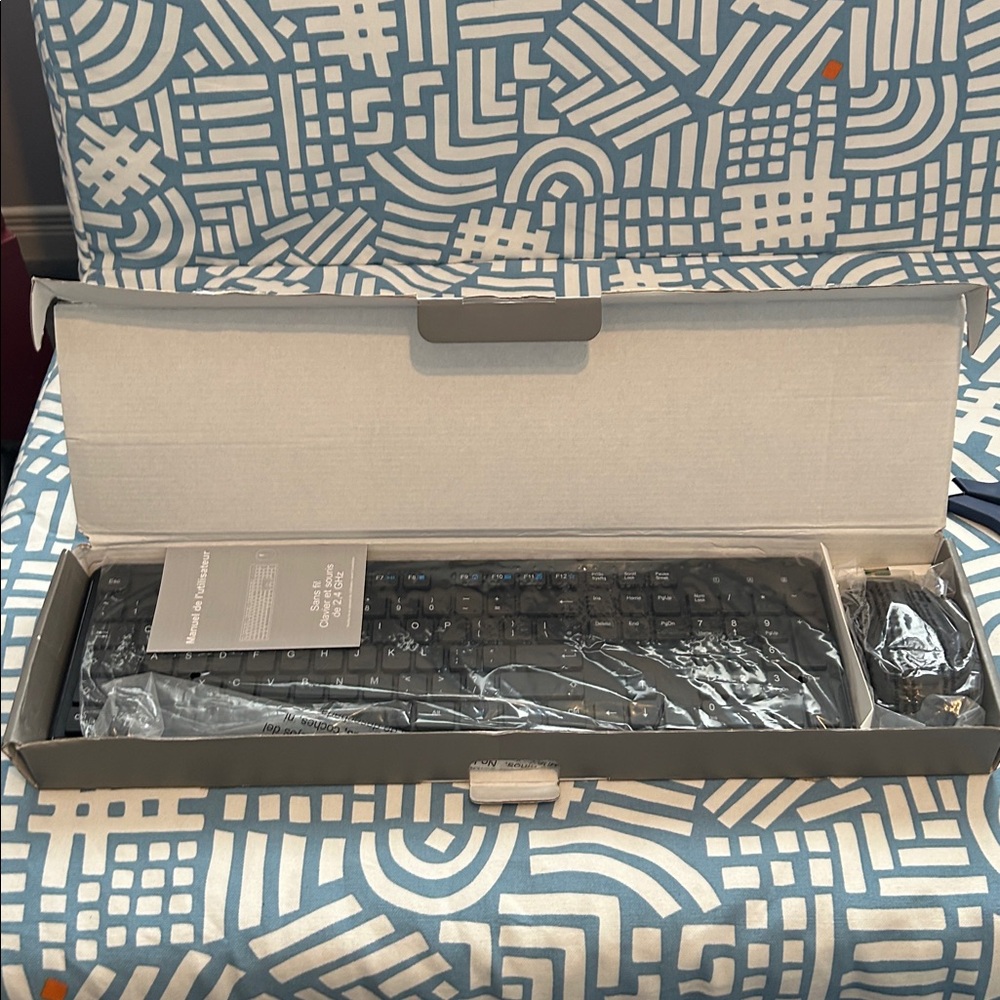 Wireless Keyboard and Mouse Set - Picture 4 of 4